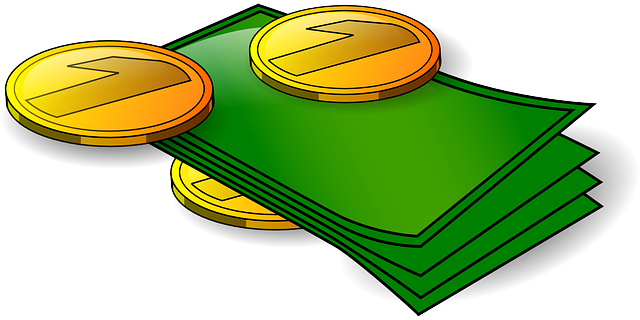 ilustrace hromádky bankovek a mincí